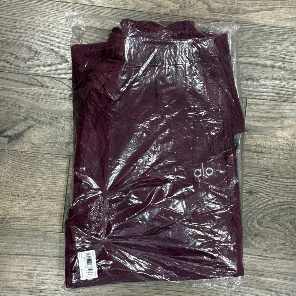Alo Yoga Accolade‎ Straight Leg Sweatpant Wine Red Fleece Pants Medium NEW
